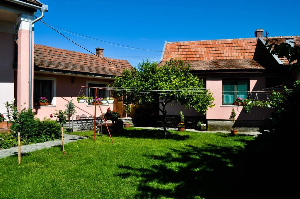 Lugas Szallas Jászberény Exterior foto