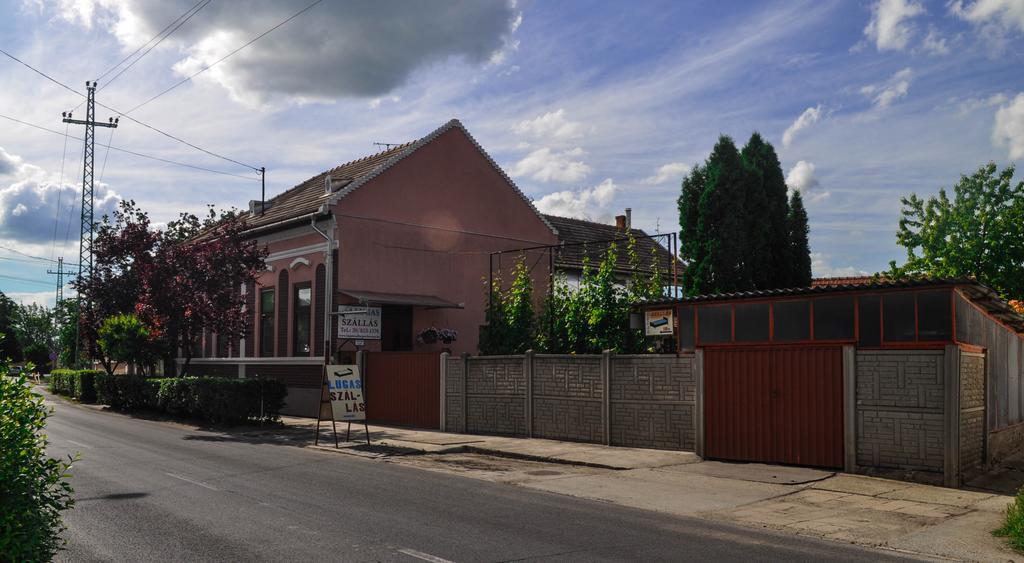 Lugas Szallas Jászberény Exterior foto